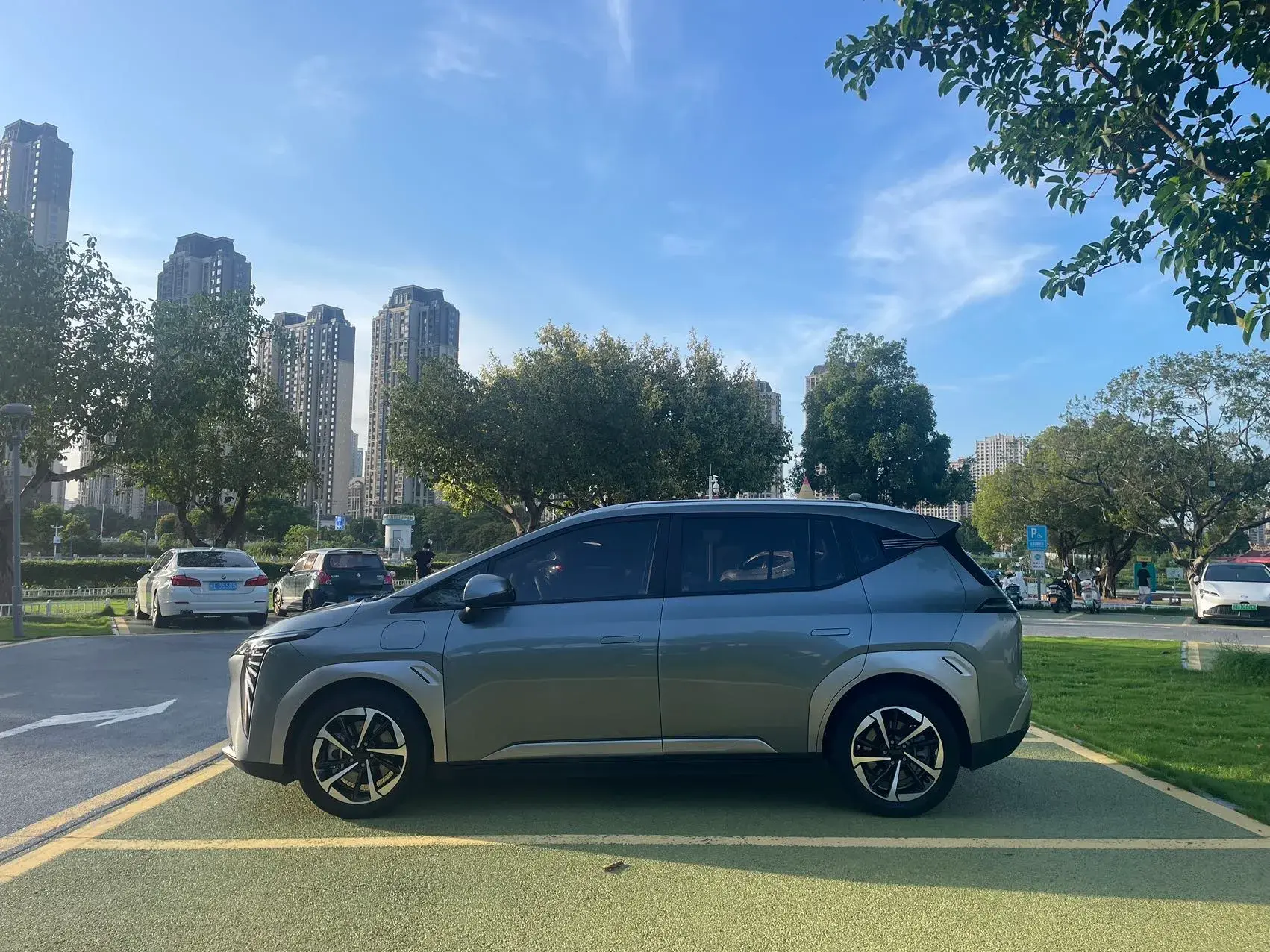 2023 AION Y thumbnail 3