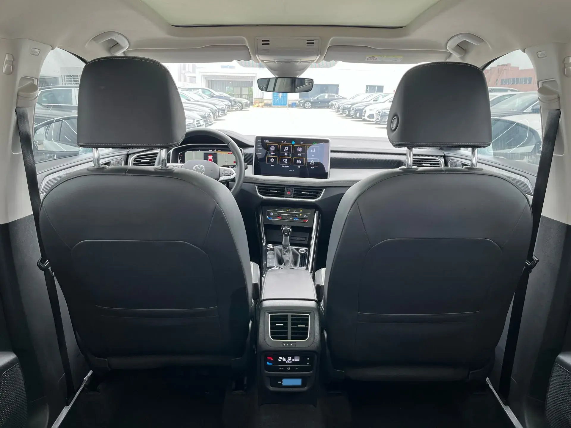 2024 VOLKSWAGEN TAYRON thumbnail 4