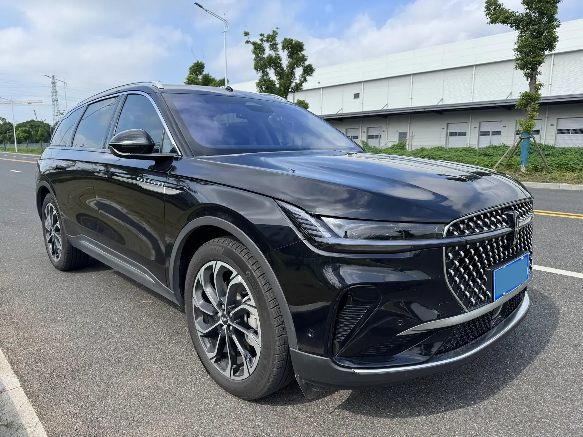 2023 LINCOLN NAUTILUS thumbnail 3