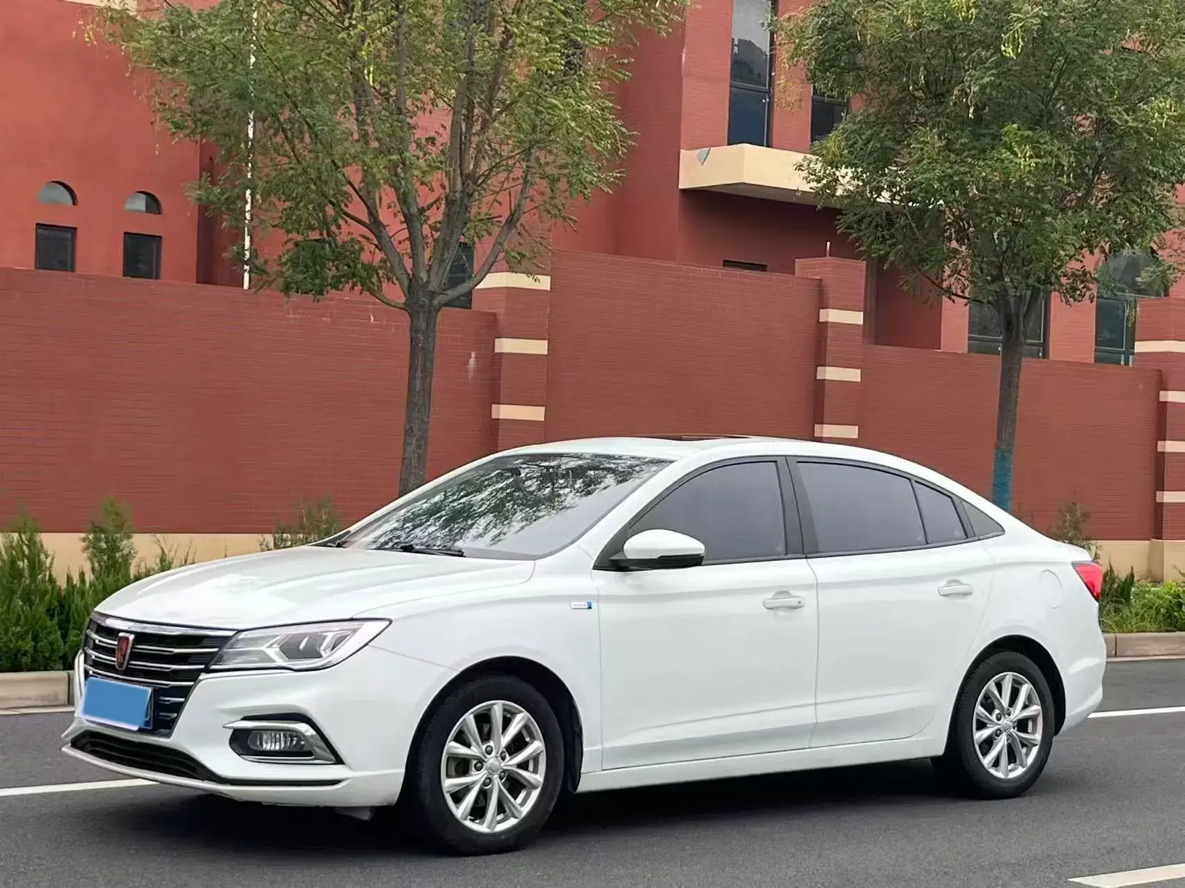 2019 ROEWE I5 view 1
