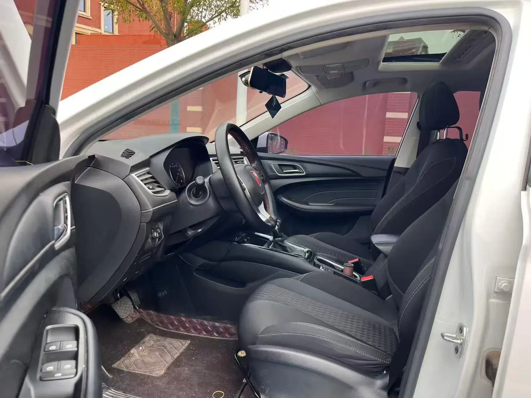 2019 ROEWE I5 thumbnail 4