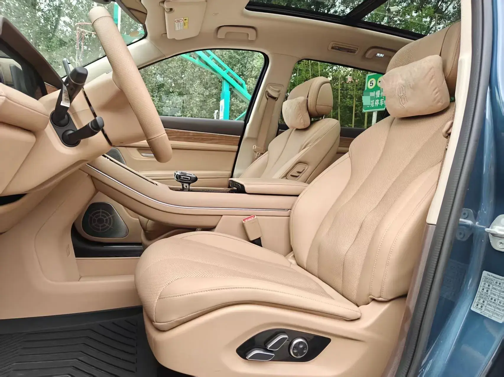 2024 AITO AITO thumbnail 3