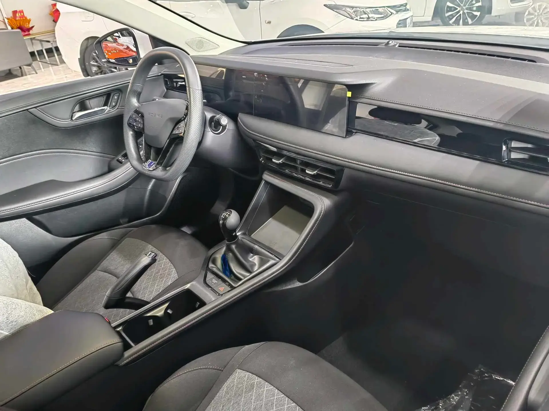 2023 ROEWE I5 thumbnail 4