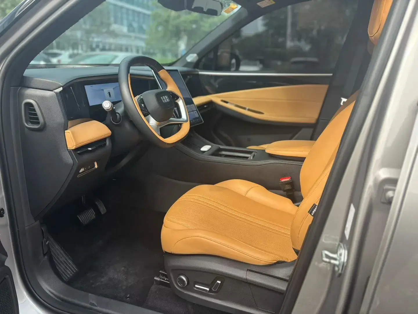 2023 GEELY GALAXY thumbnail 4