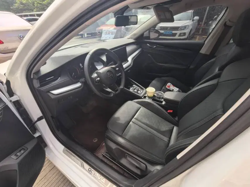 2023 SKODA OCTAVIA thumbnail 2