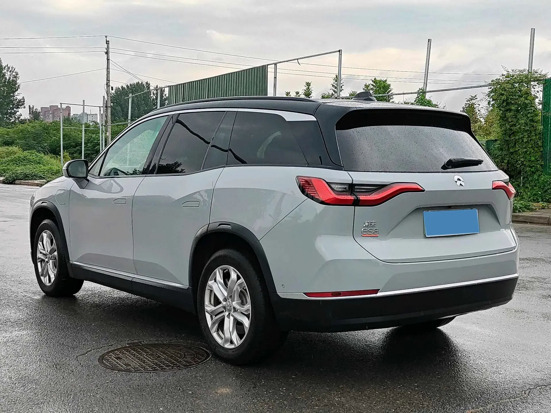 2020 NIO ES8 thumbnail 4