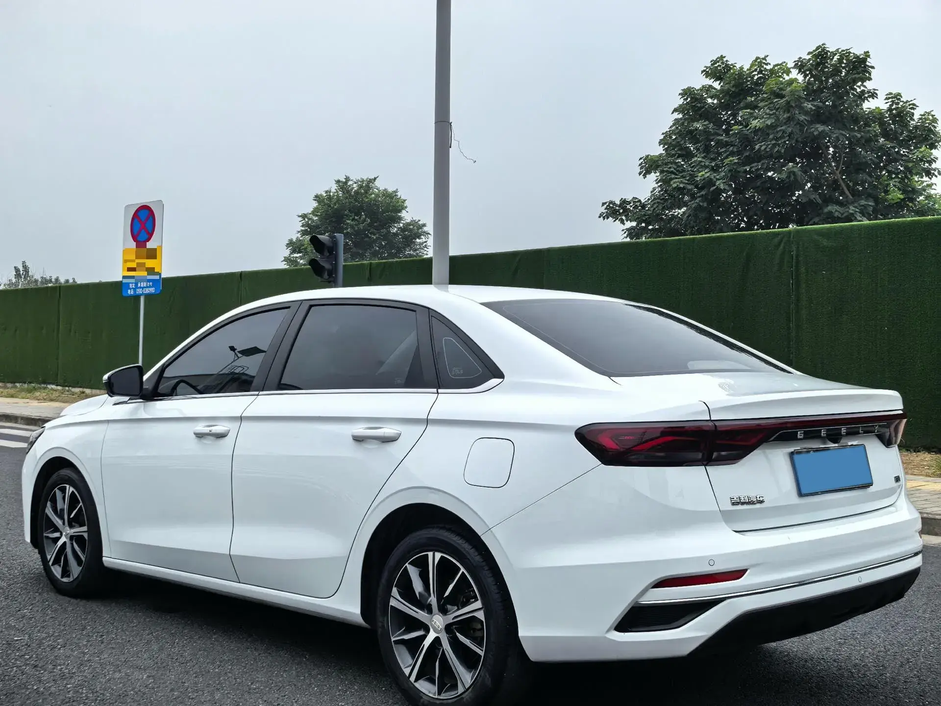 2022 GEELY EMGRAND thumbnail 4