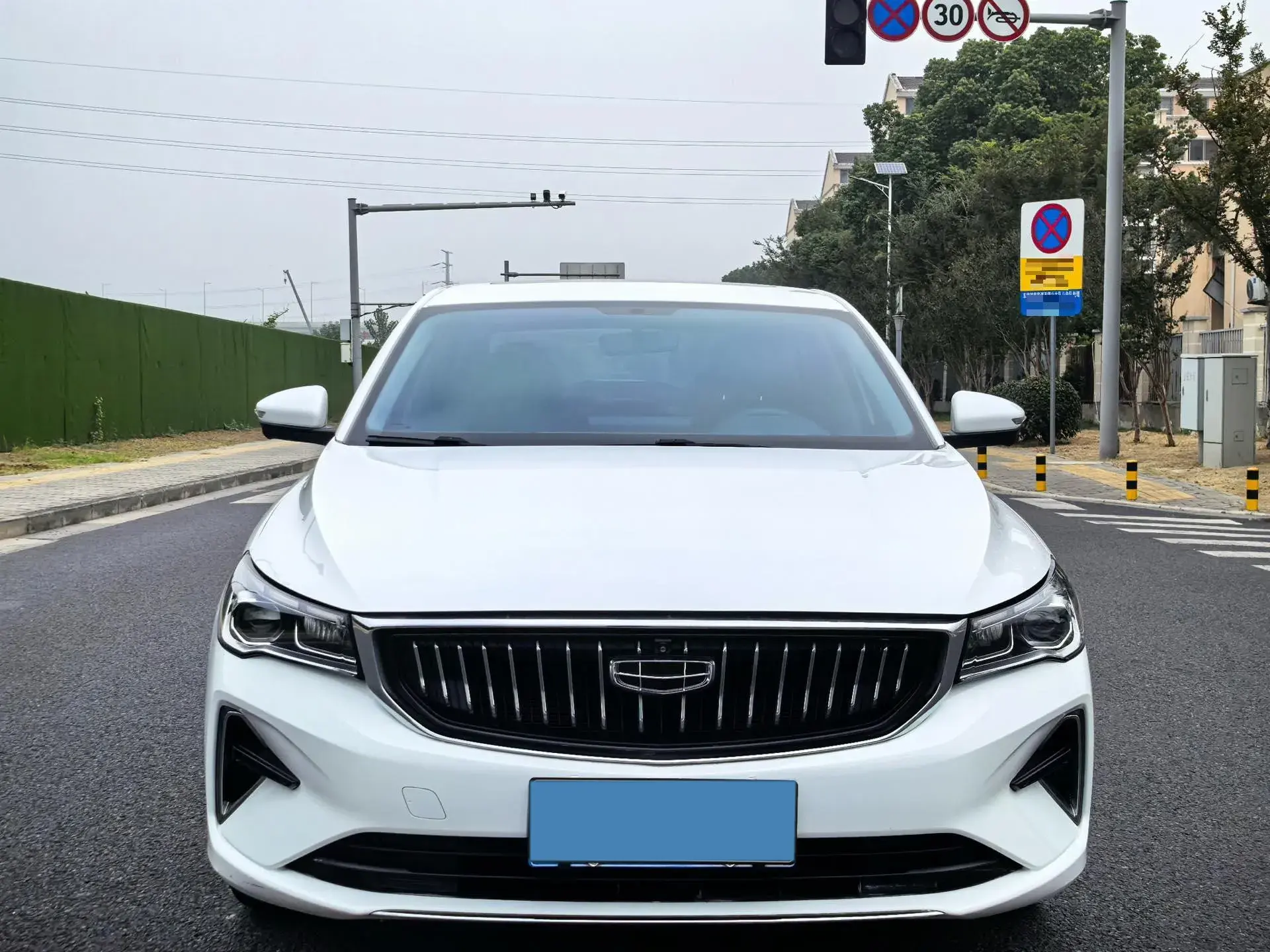 2022 GEELY EMGRAND thumbnail 2