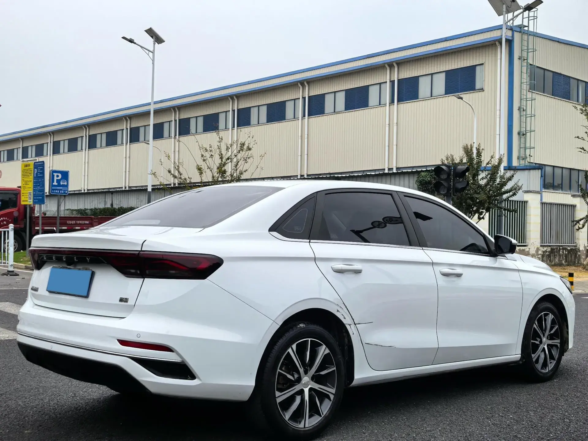 2022 GEELY EMGRAND thumbnail 3