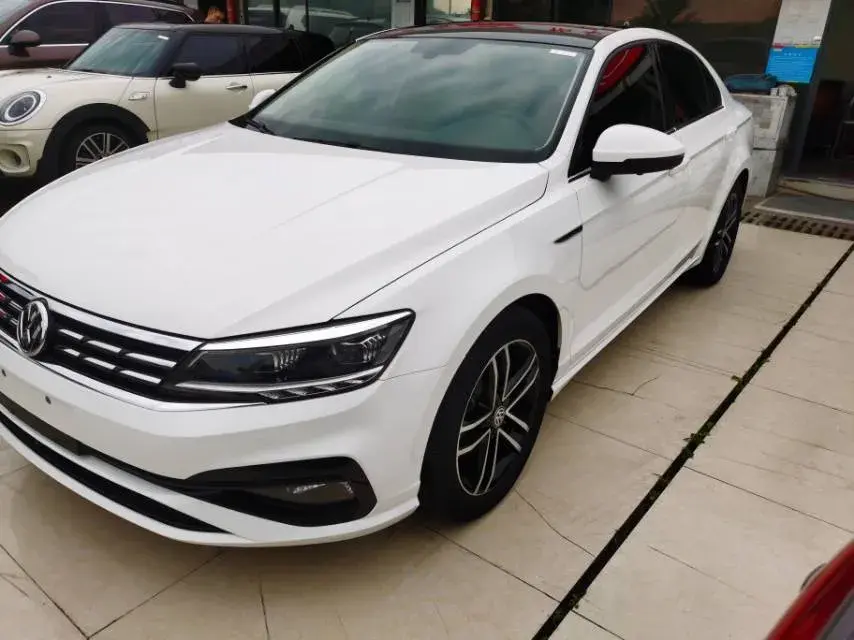 2021 VOLKSWAGEN LAMANDO view 1