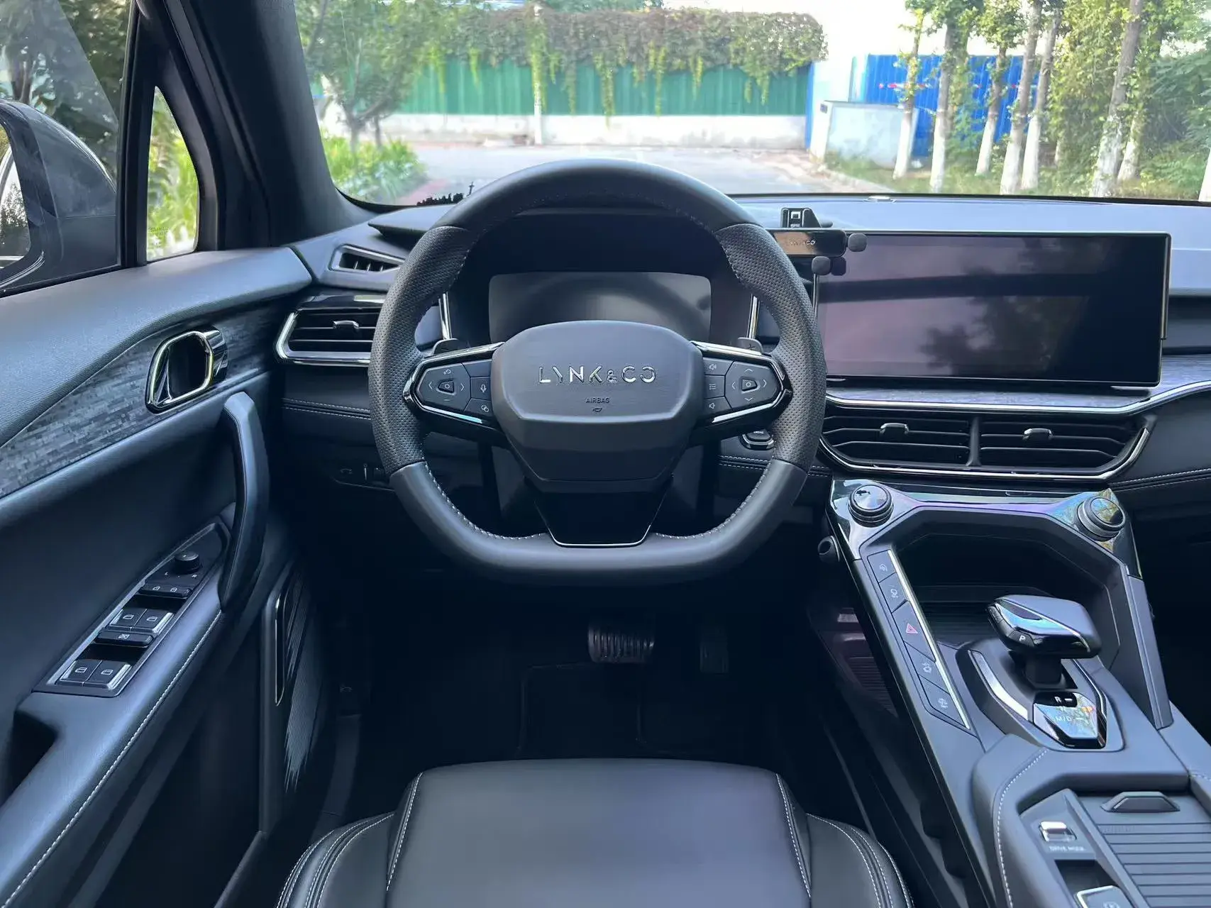 2023 LYNK&CO 06 thumbnail 4