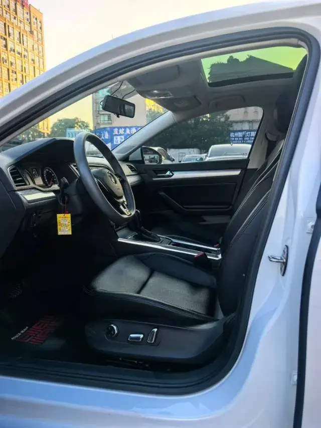 2021 VOLKSWAGEN LAMANDO thumbnail 4