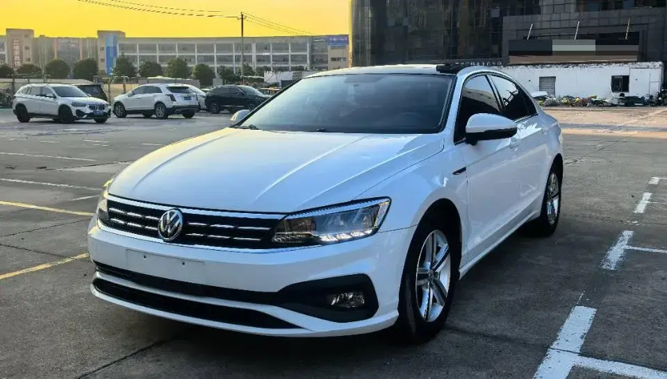 2021 VOLKSWAGEN LAMANDO view 1