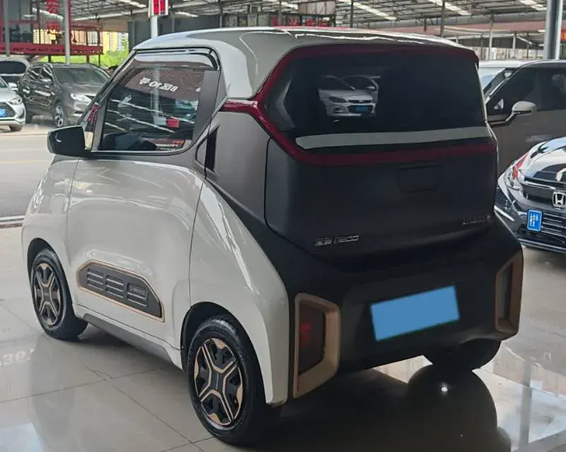 2018 BAOJUN E200 thumbnail 4