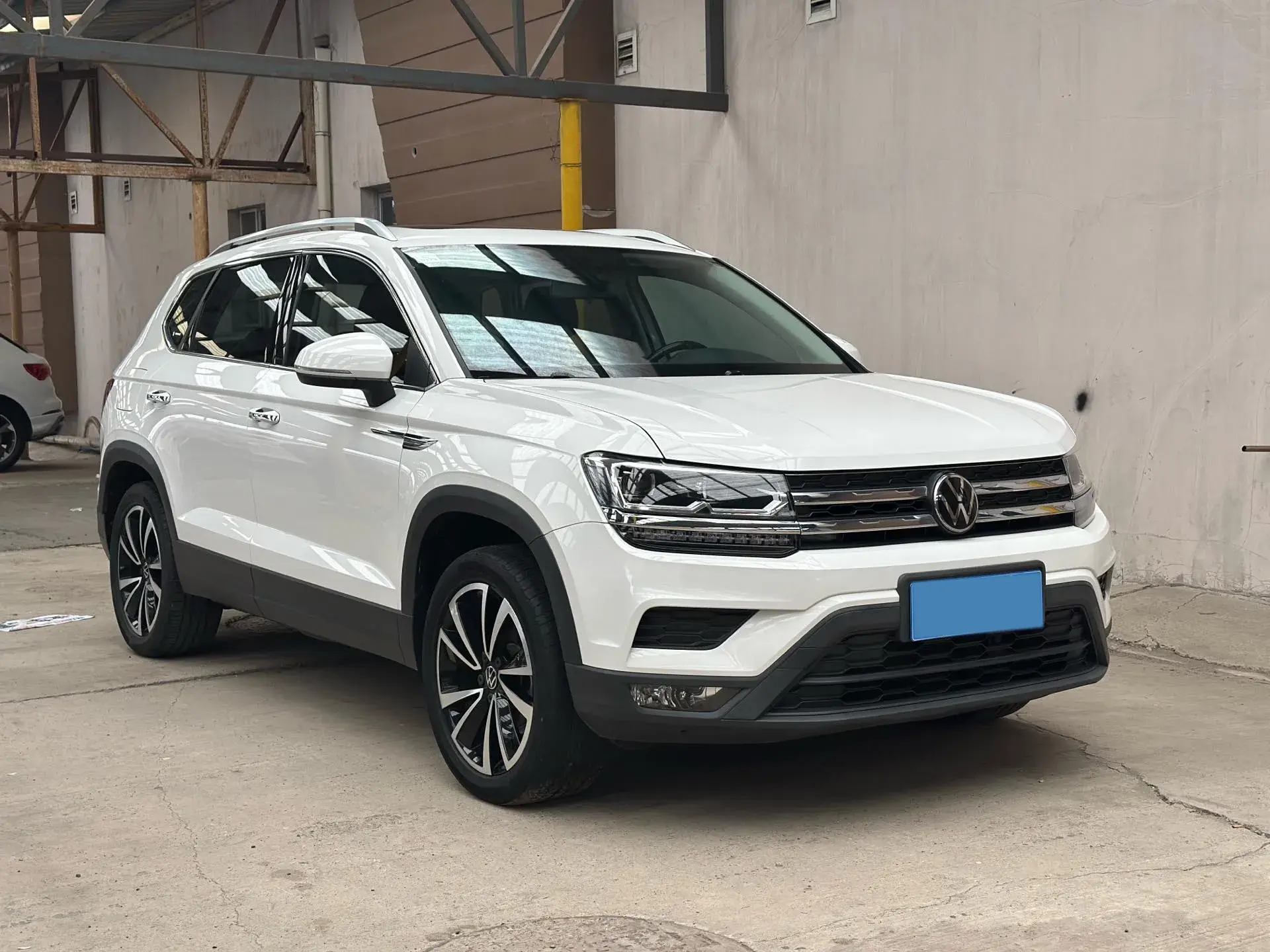 2021 VOLKSWAGEN THARU thumbnail 2