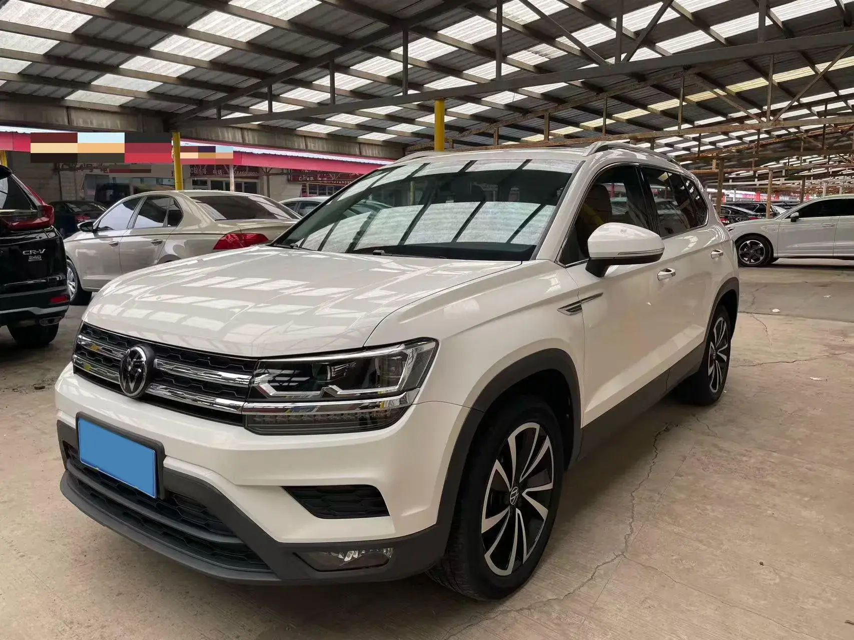 2021 VOLKSWAGEN THARU view 1