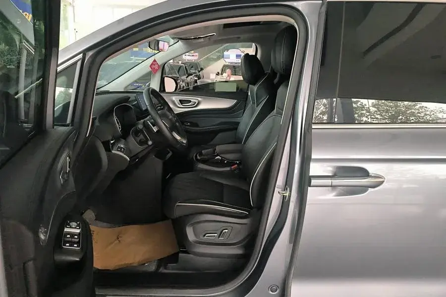 2022 ROEWE IMAX8 thumbnail 4