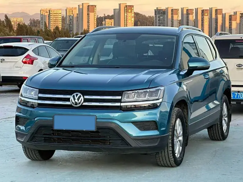 2019 VOLKSWAGEN THARU view 1