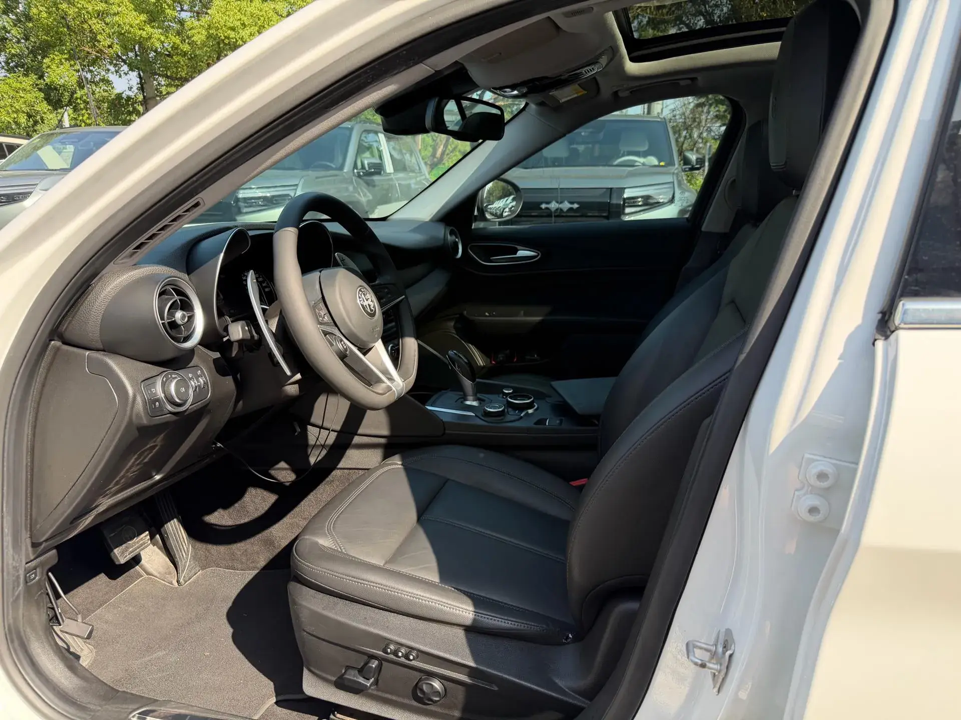 2017 ALFA ROMEO thumbnail 4