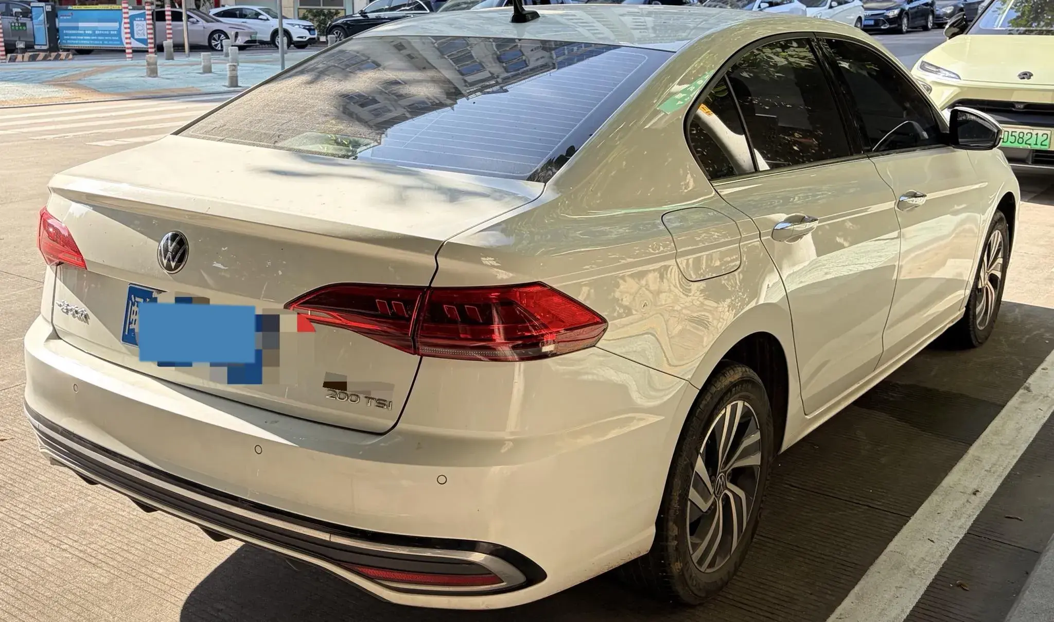 2023 VOLKSWAGEN BORA thumbnail 4