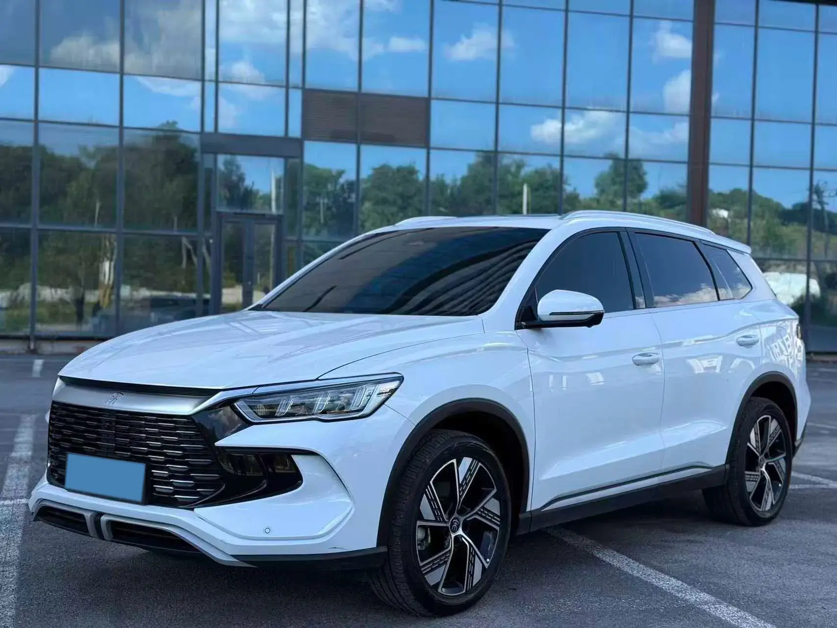 2024 BYD SONG view 1