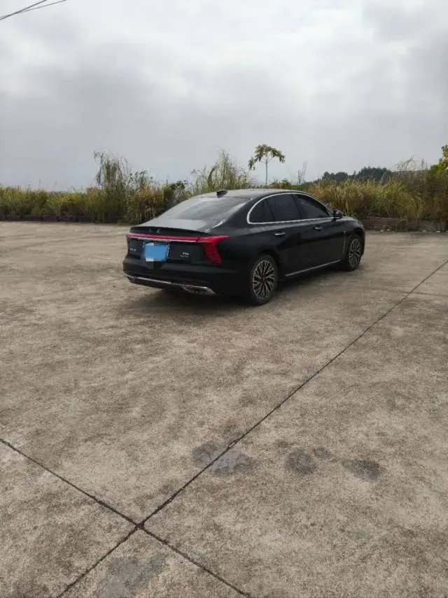 2023 HONGQI H5 thumbnail 4