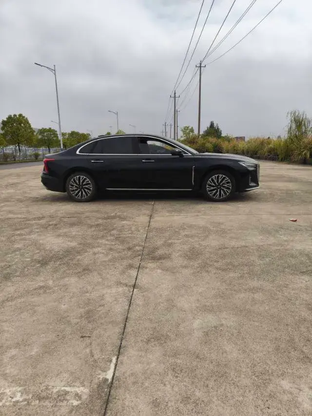 2023 HONGQI H5 thumbnail 3