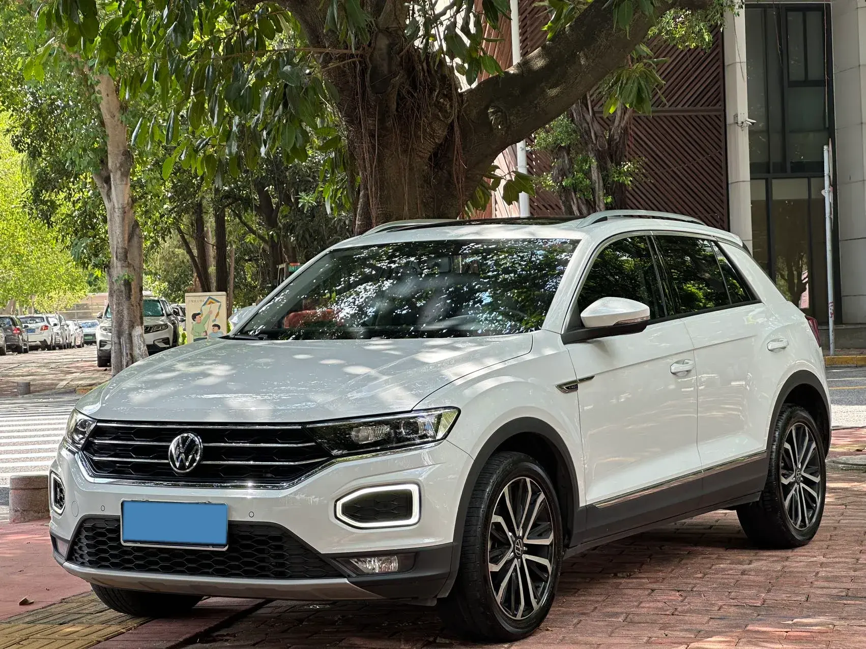 2022 VOLKSWAGEN T-ROC view 1