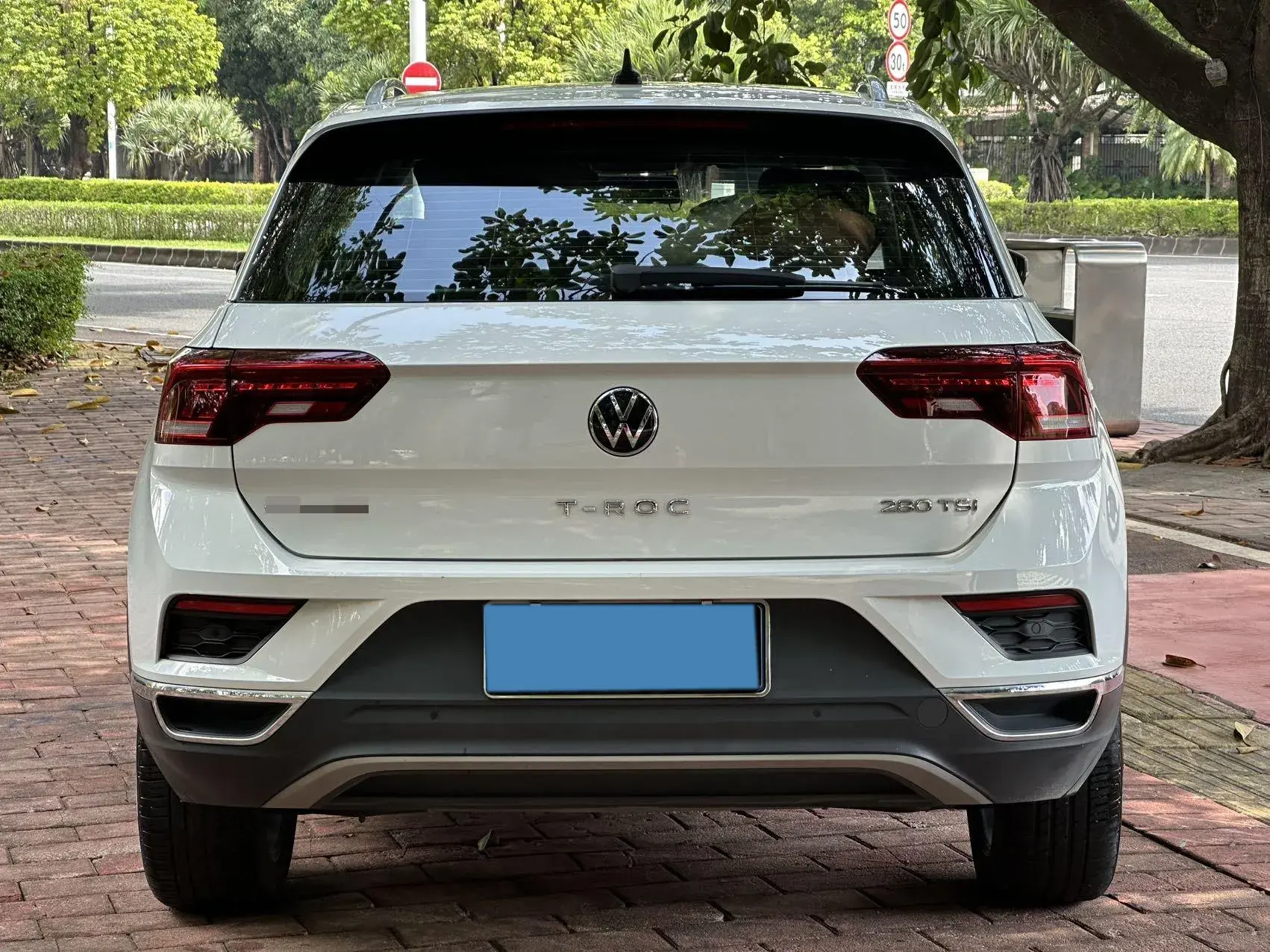 2022 VOLKSWAGEN T-ROC thumbnail 3