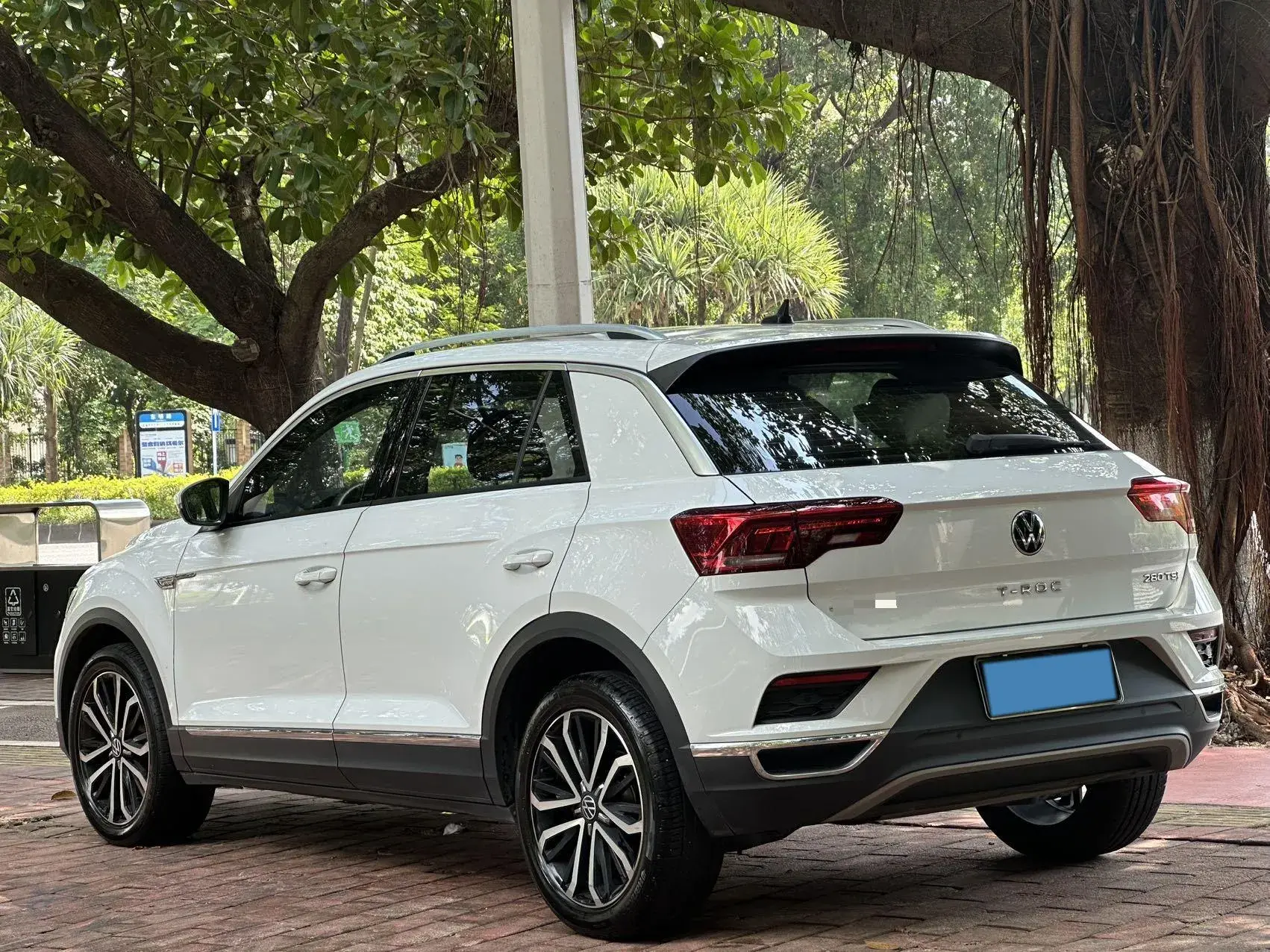 2022 VOLKSWAGEN T-ROC thumbnail 4