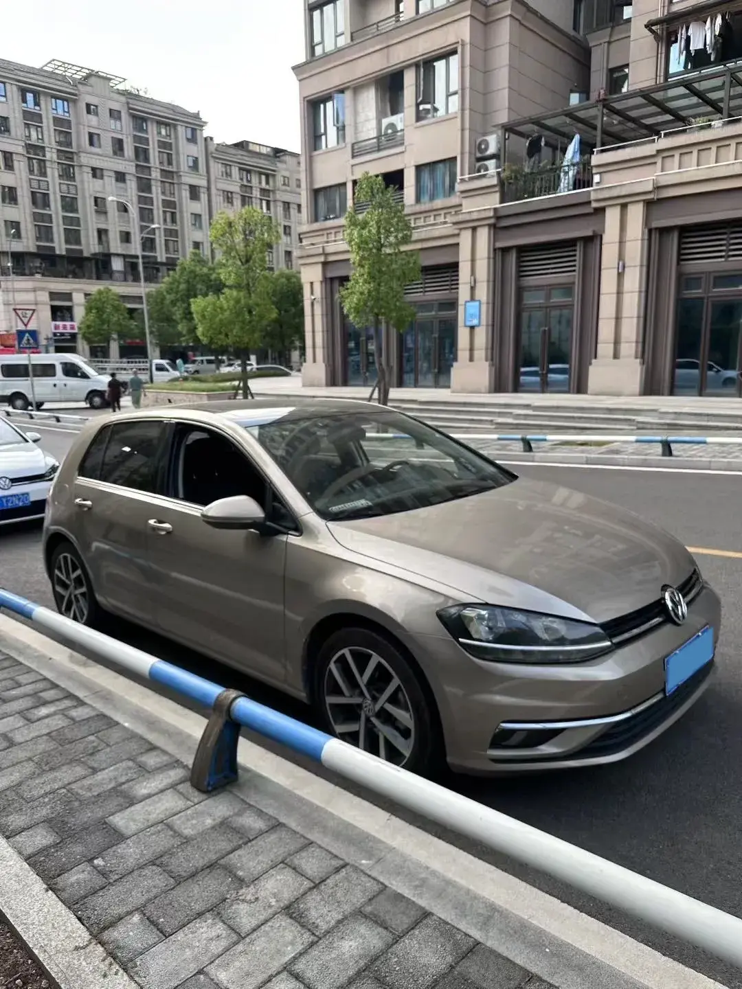 2020 VOLKSWAGEN GOLF thumbnail 3