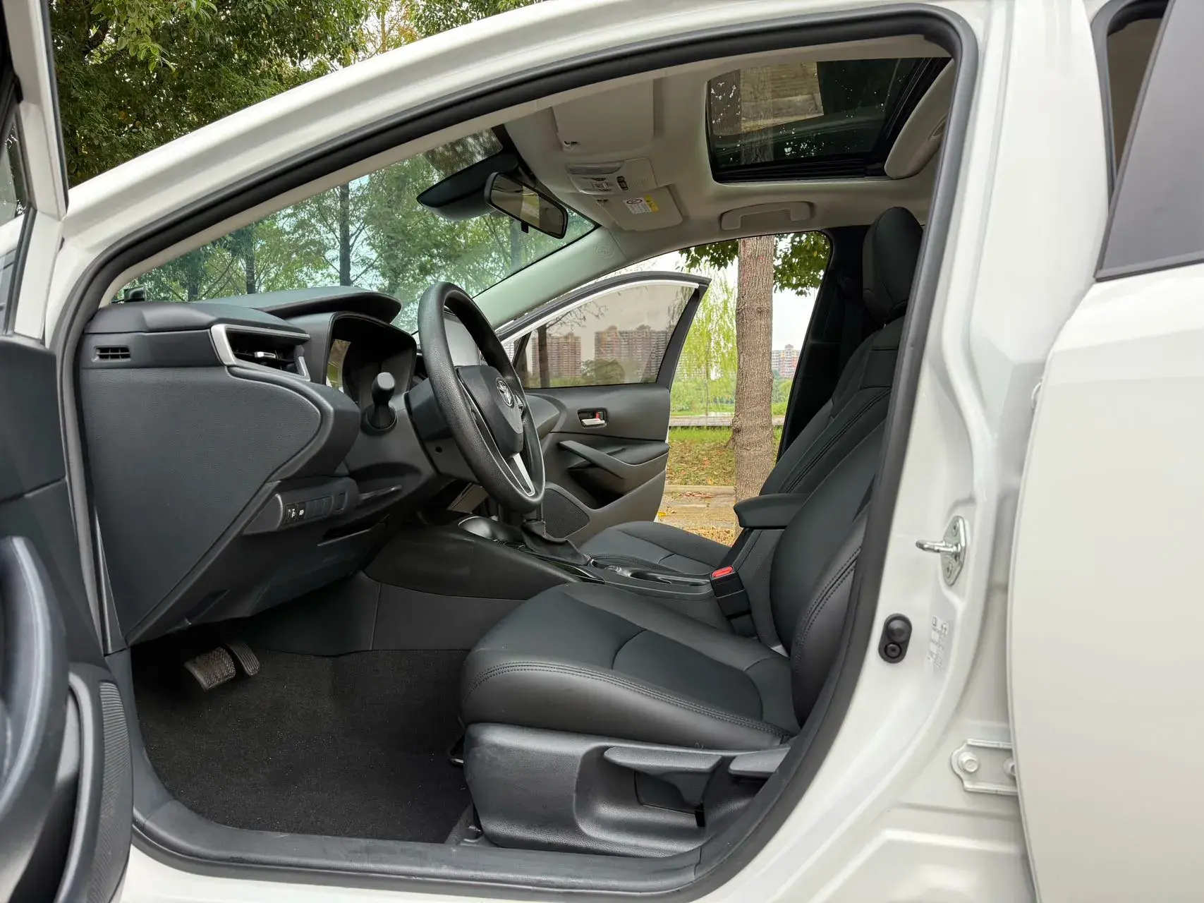 2021 TOYOTA COROLLA thumbnail 4