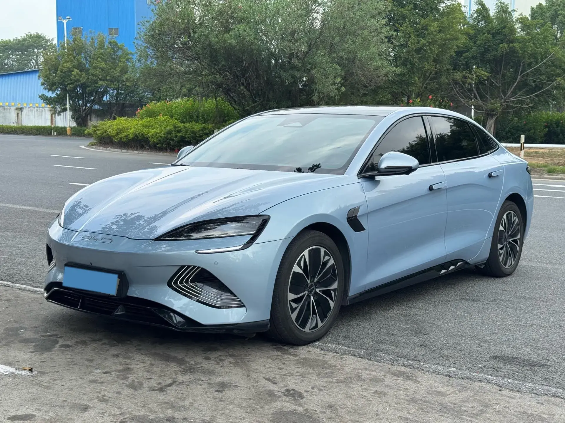 2022 BYD SEAL view 1