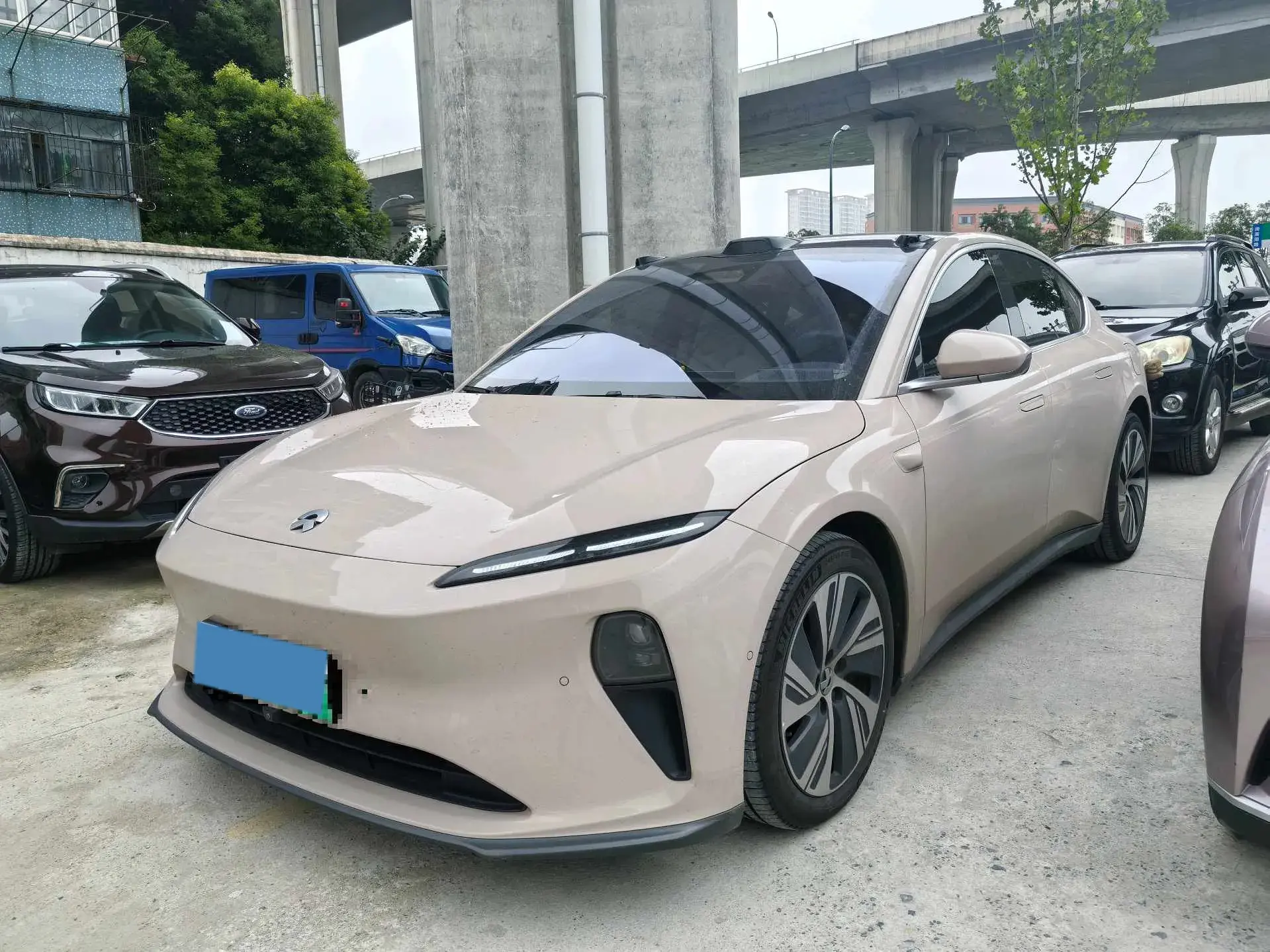 2022 NIO ET5 view 1