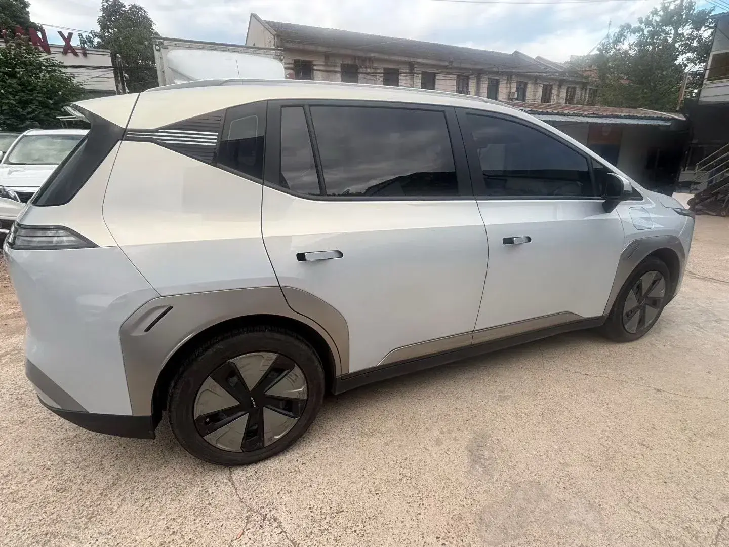 2023 AION Y thumbnail 4