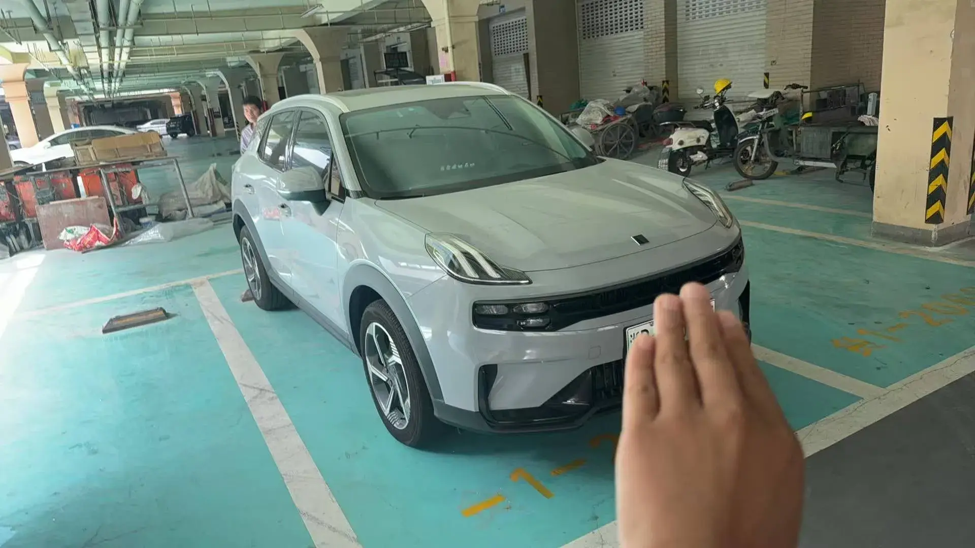 2023 LYNK&CO 06 thumbnail 3