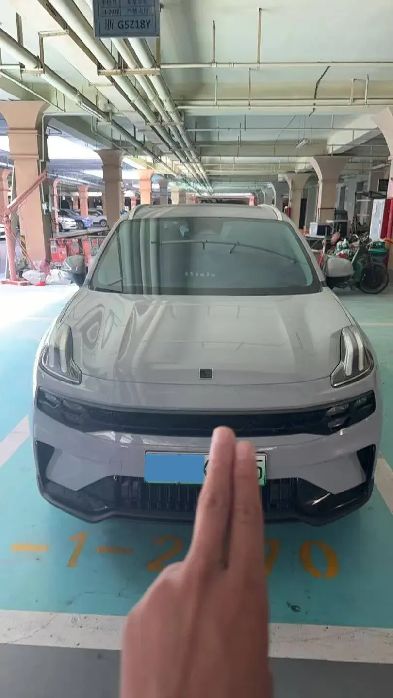 2023 LYNK&CO 06 thumbnail 2