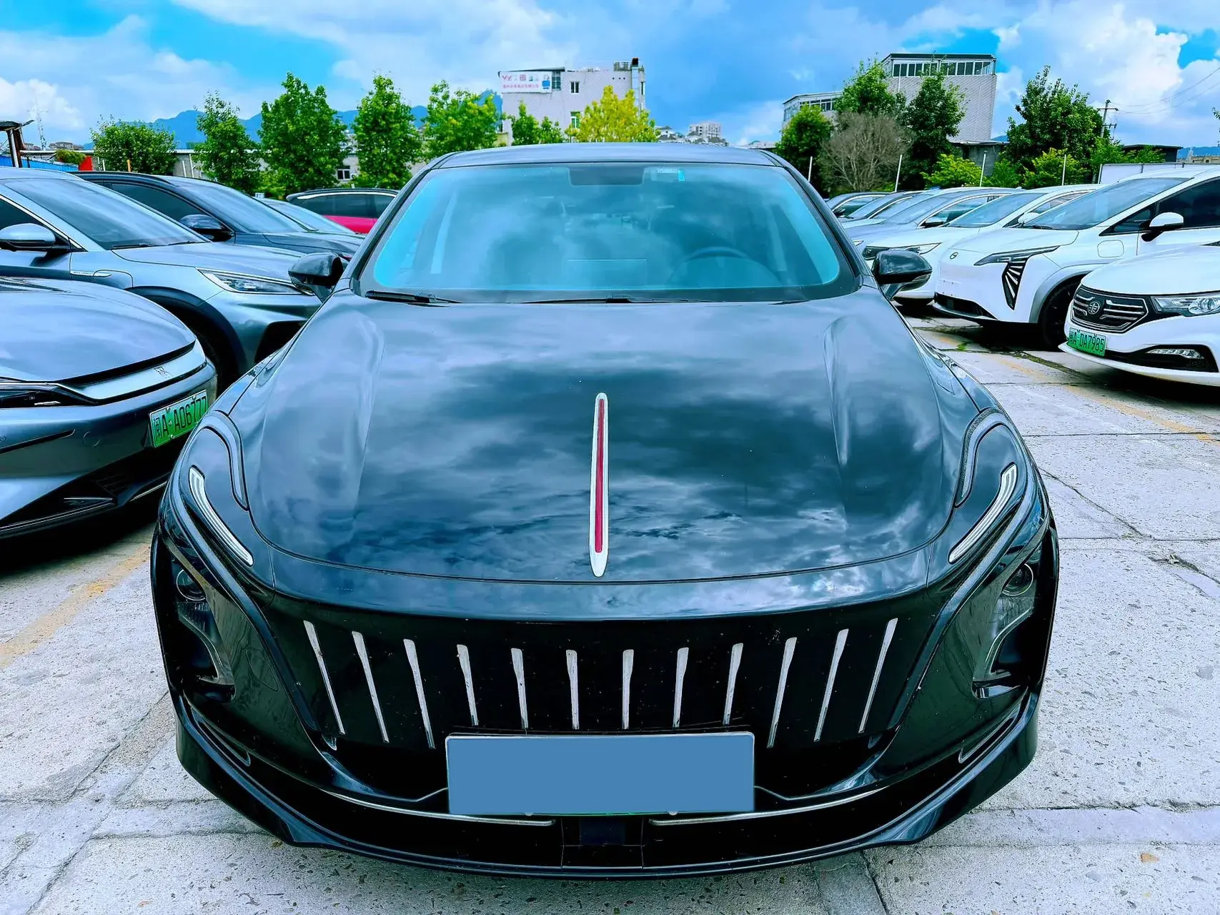 2023 HONGQI E-QM5 thumbnail 2