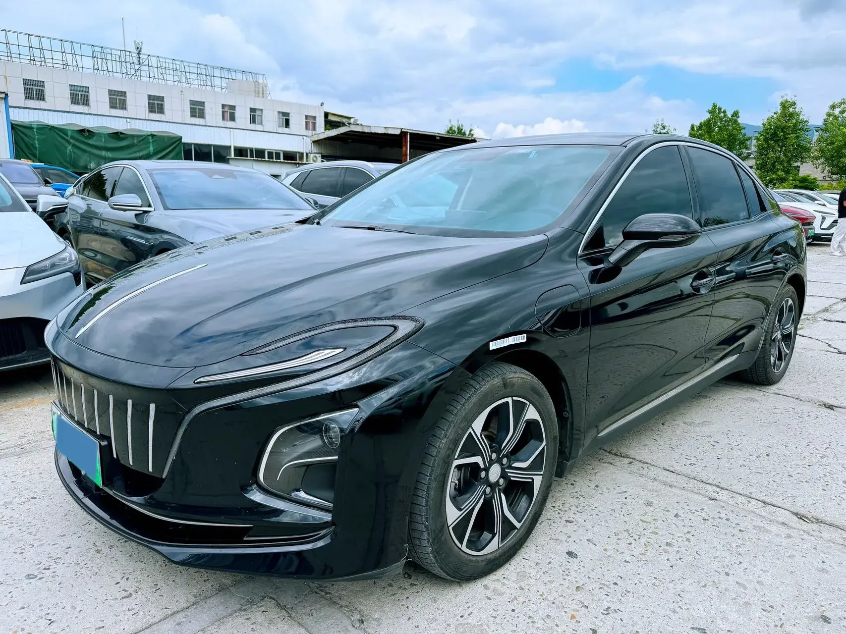 2023 HONGQI E-QM5 view 1