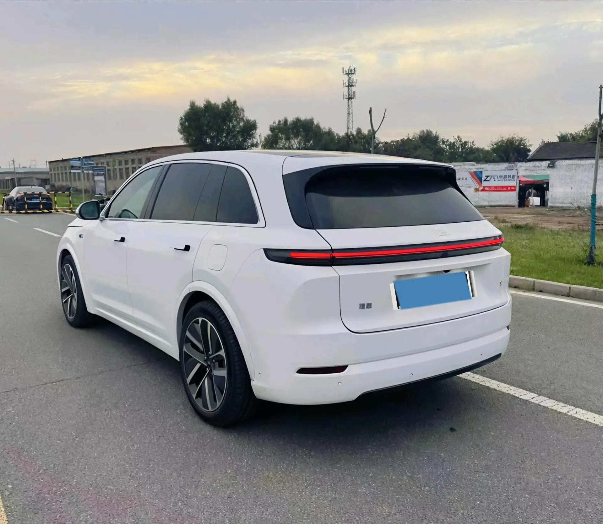 2024 LI L7 thumbnail 4