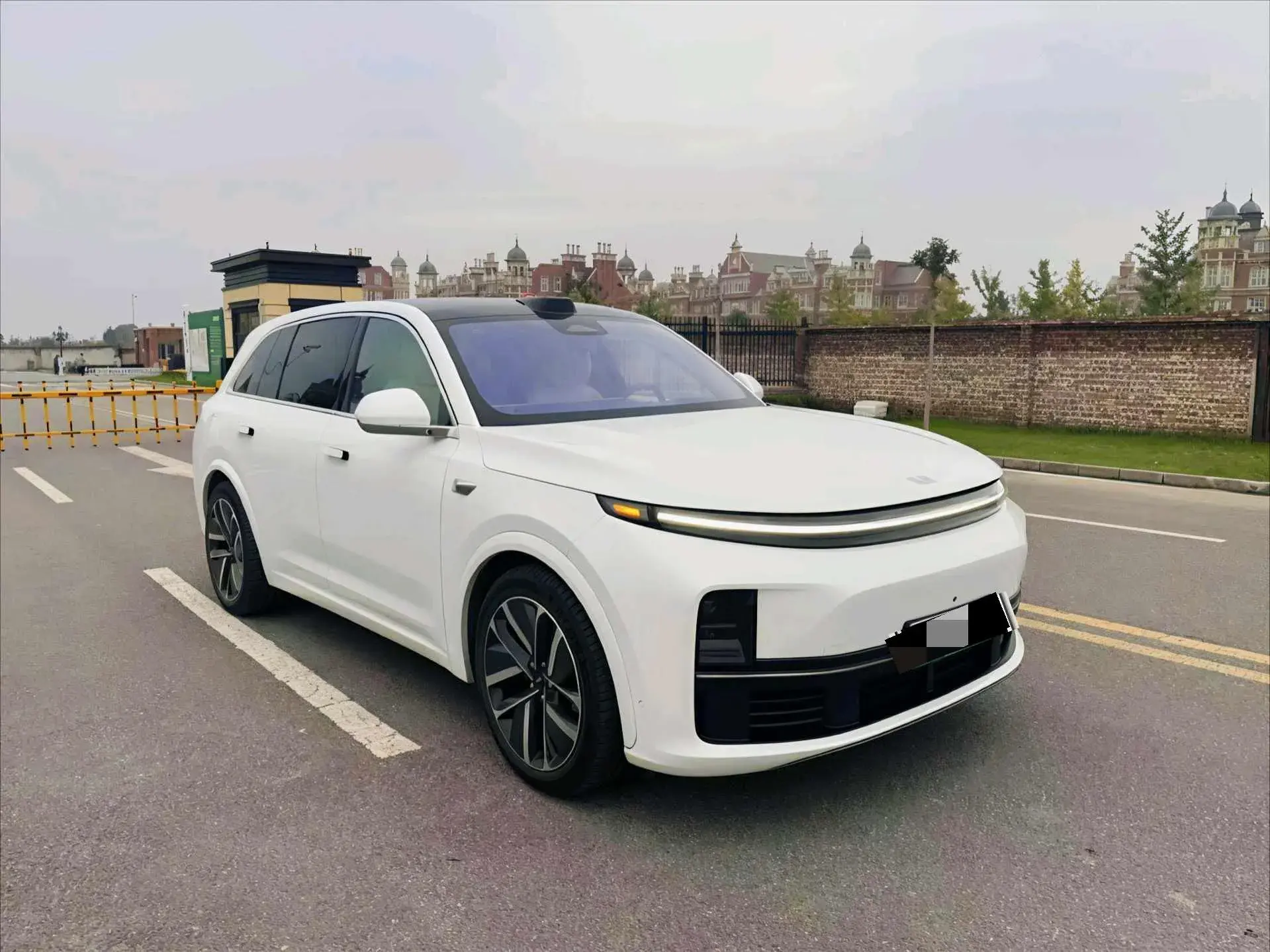 2024 LI L7 thumbnail 3