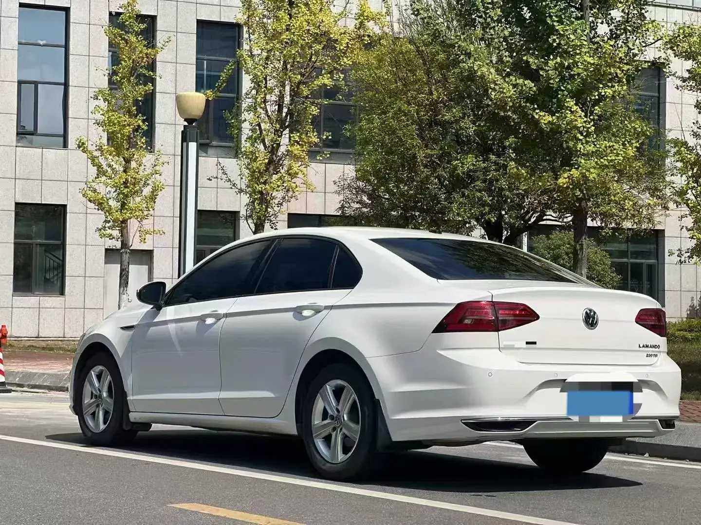 2019 VOLKSWAGEN LAMANDO thumbnail 3