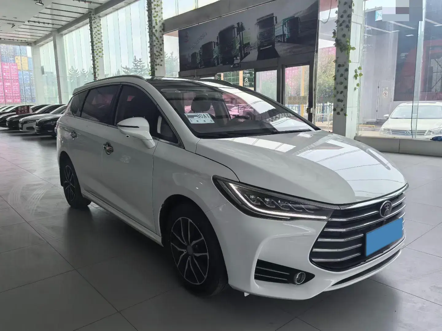 2017 BYD SONG thumbnail 3