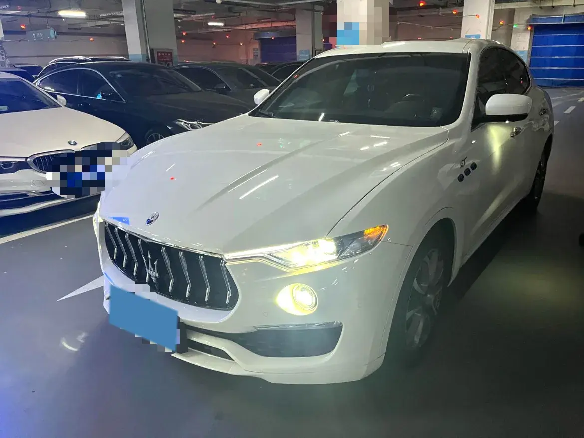 2022 MASERATI LEVANTE view 1