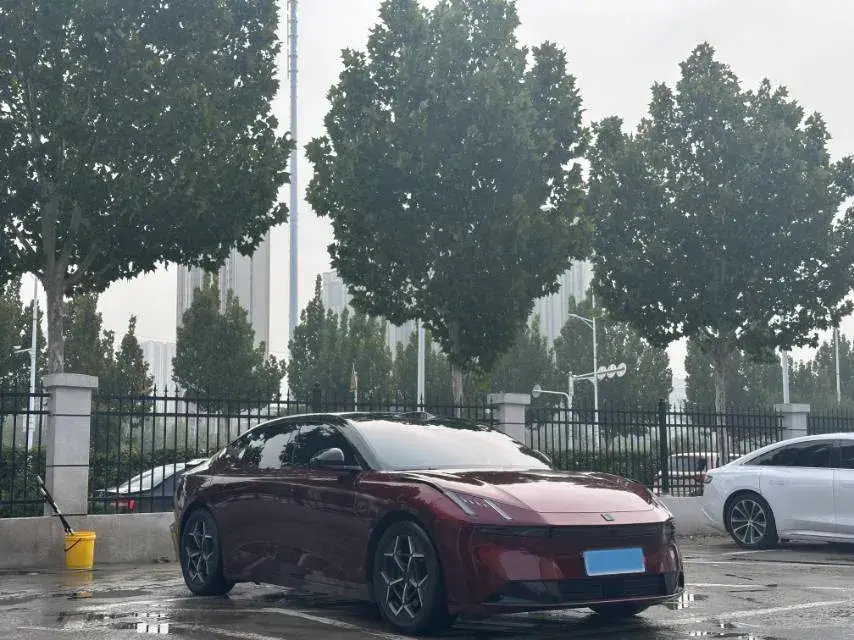 2025 LYNK&CO Z10 thumbnail 3