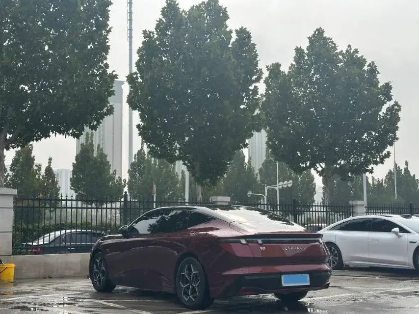 2025 LYNK&CO Z10 thumbnail 4