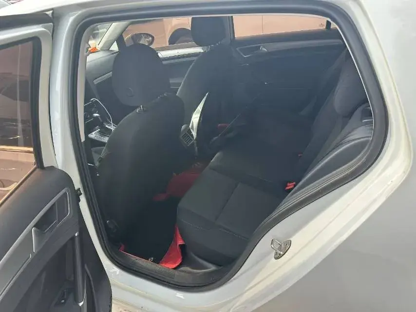 2019 VOLKSWAGEN GOLF thumbnail 4