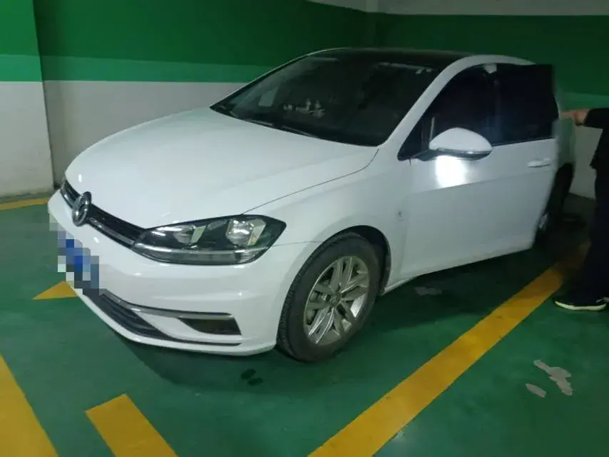 2019 VOLKSWAGEN GOLF view 1