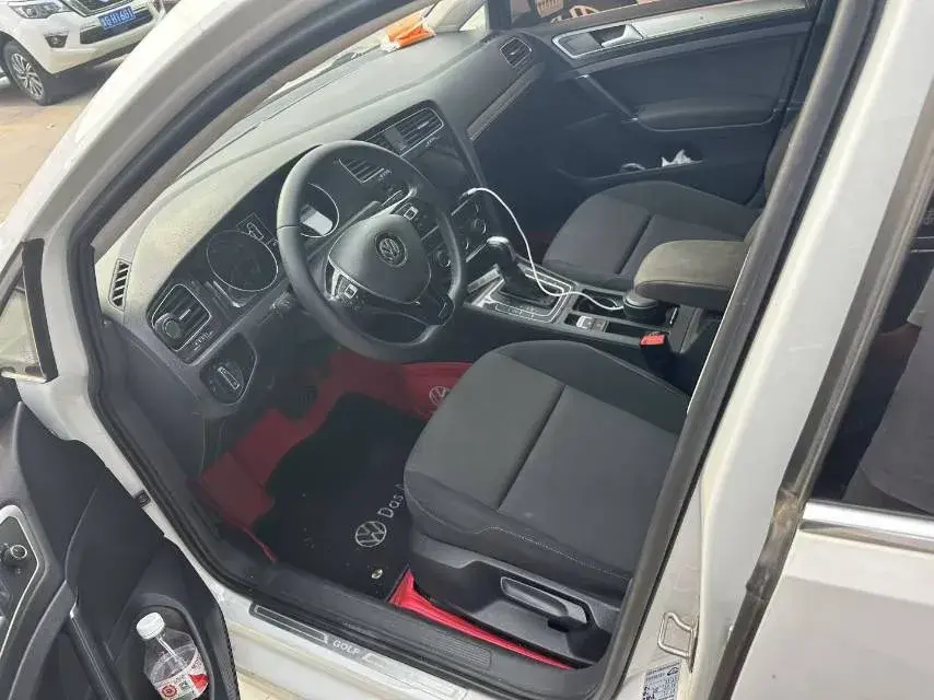 2019 VOLKSWAGEN GOLF thumbnail 3