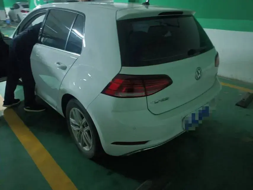 2019 VOLKSWAGEN GOLF thumbnail 2